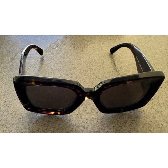 Chanel Sunglasses CH5435, Black/Gold, Brown/black Tortoise Gradient Lens - Picture 10 of 11